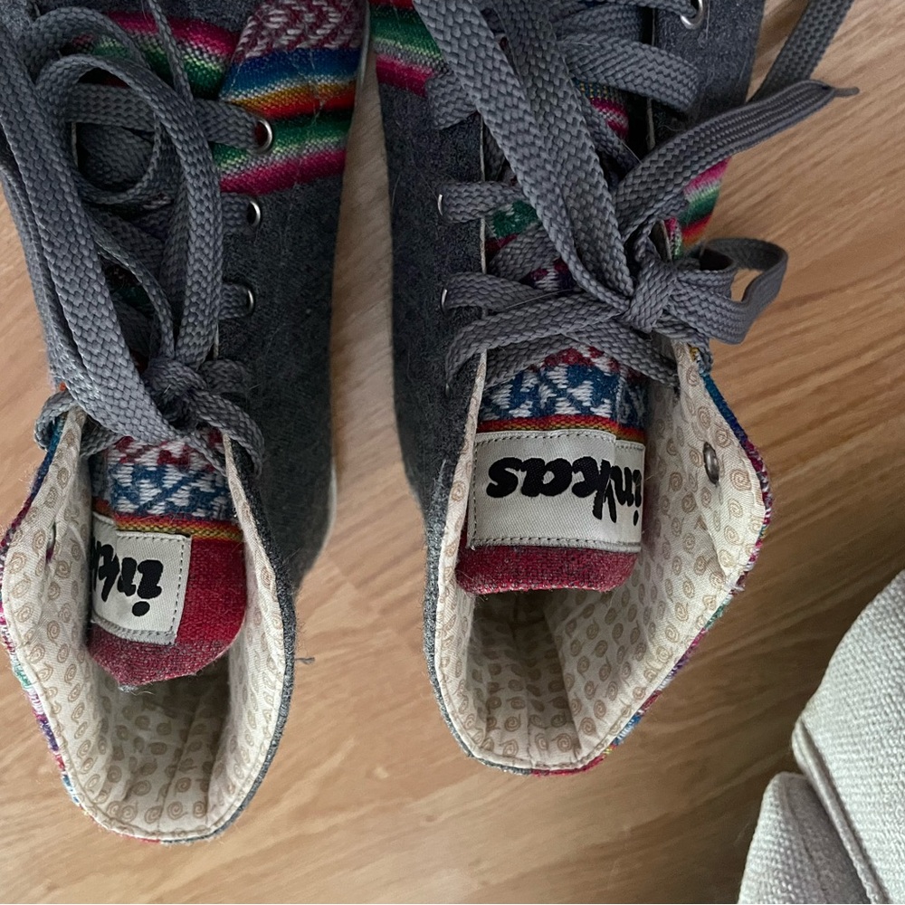 Colorful Patterned High-Top Sneakers - Picture 4 of 6